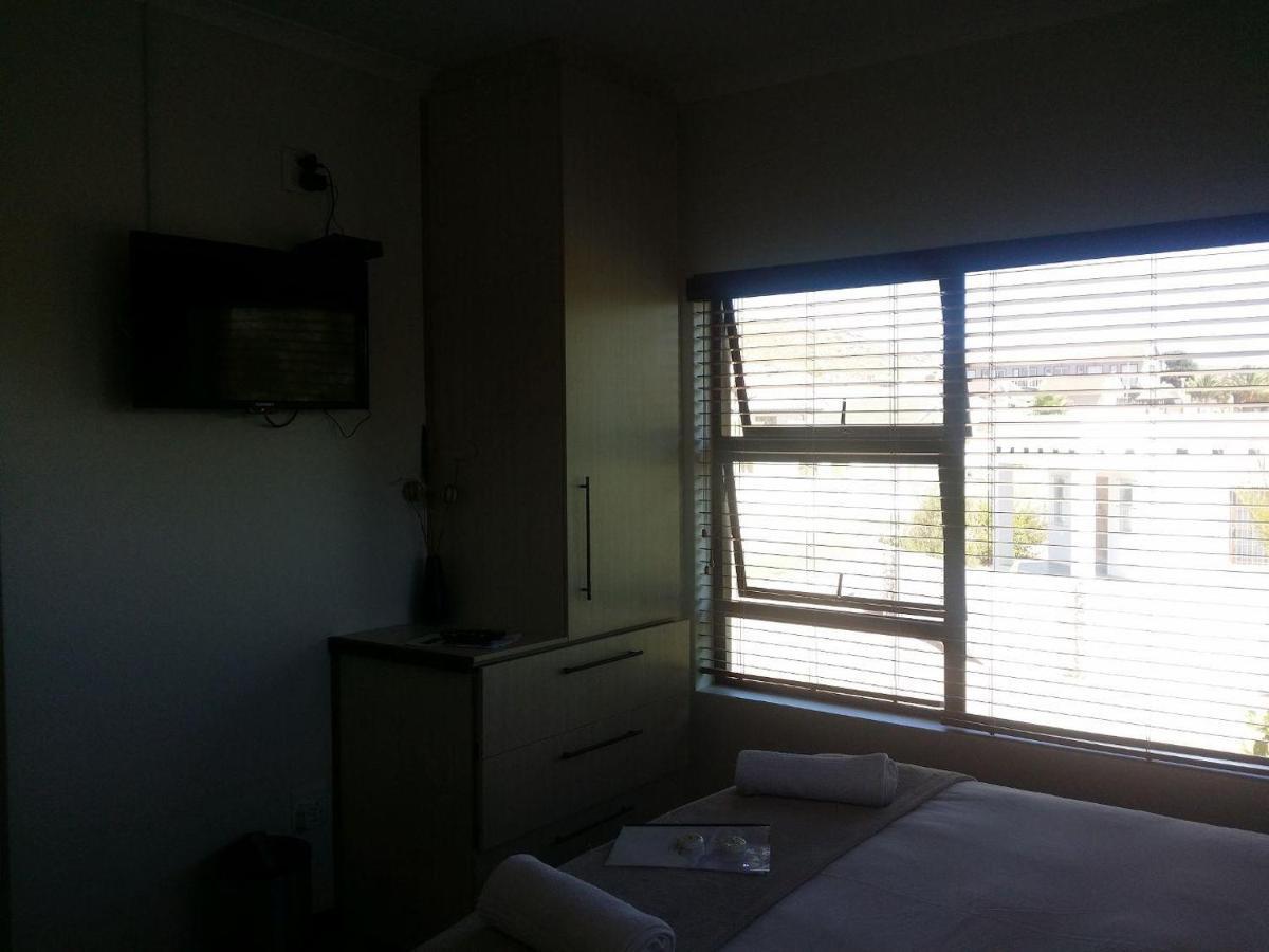 12 On Beach Guest House Saldanha Bay Экстерьер фото